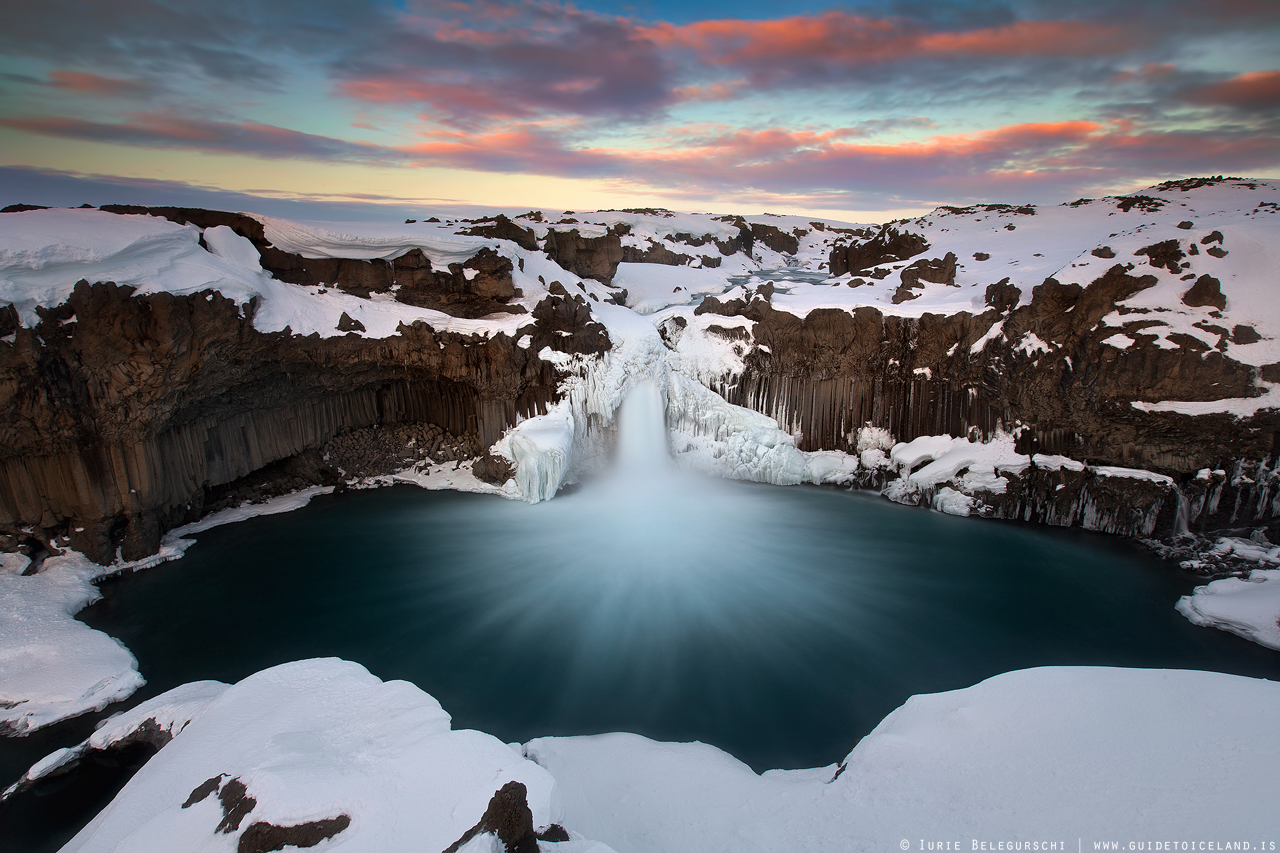MAGNET Travel WORLD  ICELANDIC Waterfall